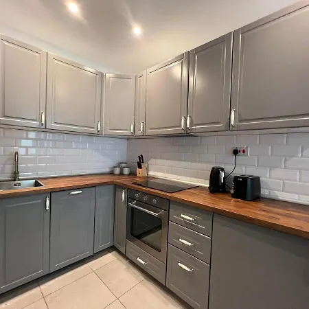 2br 2ba With Private Patio Your Serene Escape Appartement Gibraltar